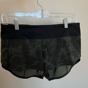 Lululemon Speed Up Low-Rise Lined Short 2.5” Black/Green Camouflage